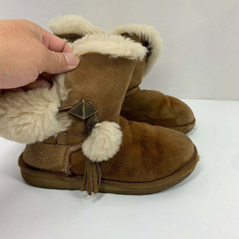 Ugg Little Girls Brown Suede Pull On Boots Shoes 2 - Picture 2 of 8